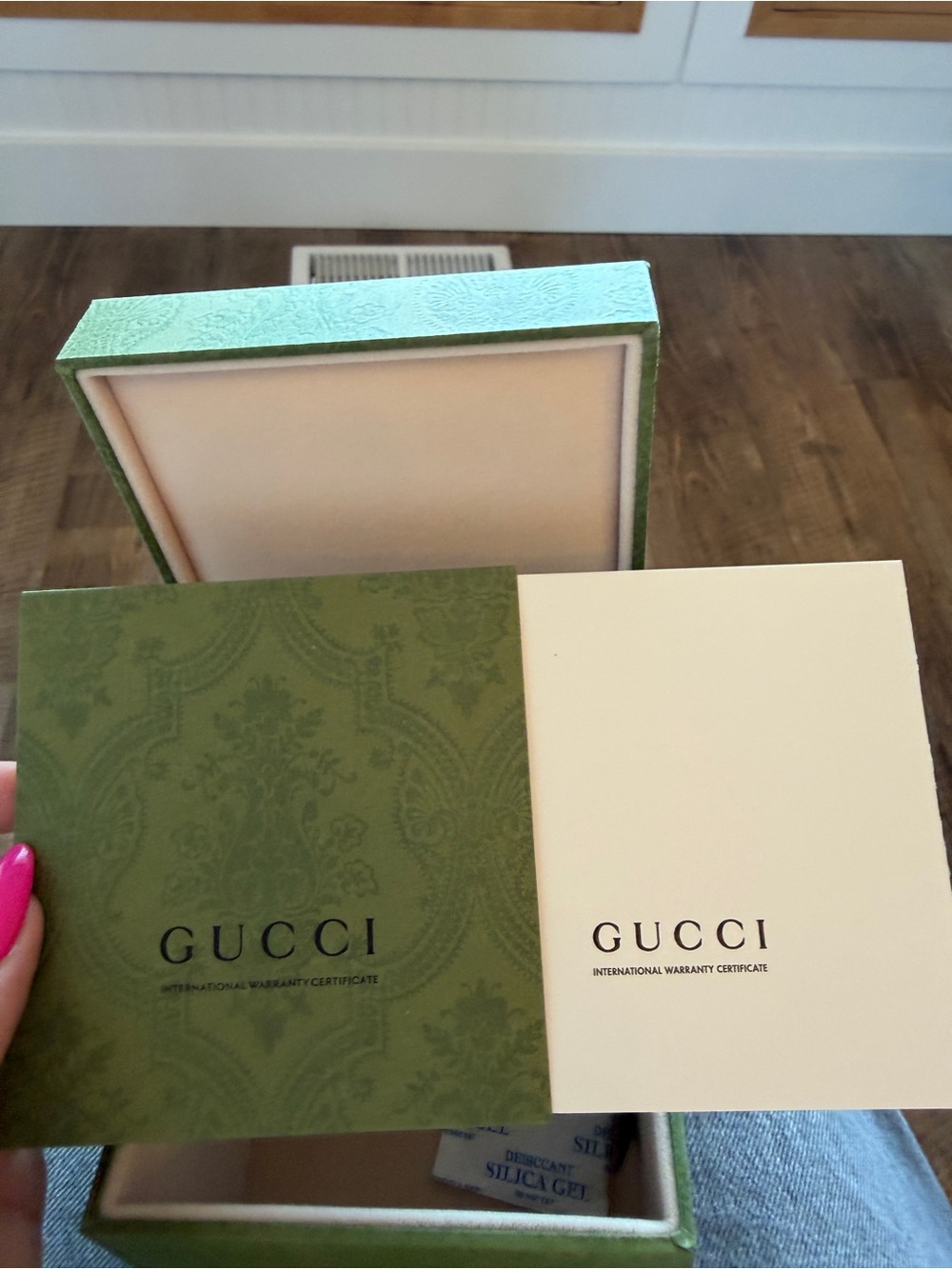 Vintage Gucci 100% authentic Skinny Wrap Watch. Never Worn! - Picture 7 of 7